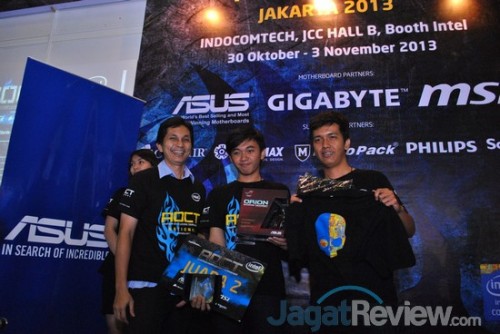 AOCT 2013 Nasional - Kilas Balik Hari Ketiga: Kualifikasi Sesi Asus 15 Juara 2, tim GOCT 69, mendapatkan headset ROG Orion dari Asus dan paket  souvenir dari sponsor.