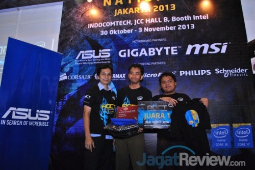 AOCT 2013 Nasional - Kilas Balik Hari Ketiga: Kualifikasi Sesi Asus 16 Juara 1, tim Overheat, mendapatkan motherboard Maximus V GENE dari Asus dan paket souvenir dari sponsor.