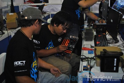 Giani_Gracio kembali menjadi tim dengan catatan waktu tercepat memecahkan baseline score dari panitia. Hasil ini membuat mereka minimal membawa pulang 2 monitor dari AOCT 2013 Nasional!