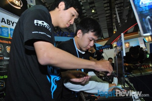 AOCT 2013 Nasional - Kilas Balik Hari Kelima: Final 14 Brownie akhirnya mematahkan dominasi Overheat dengan menjuarai sesi ketiga.