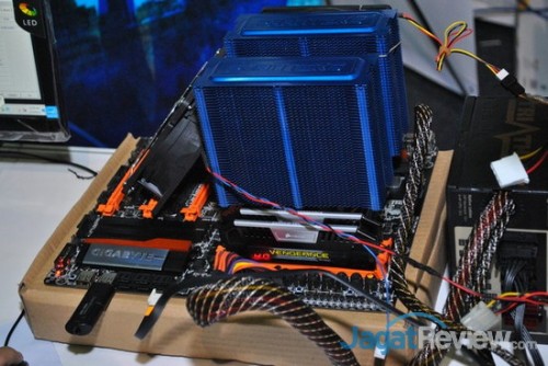 AOCT 2013 Nasional - Kilas Balik Hari Kelima: Final 12 Satu lagi motherboard dan benchmark yang harus dihadapi oleh para peserta sebelum AOCT 2013 Nasional berakhir!