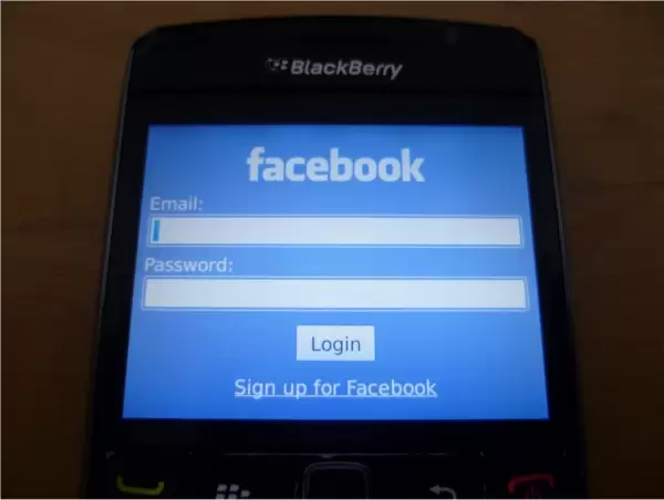 Facebook Tertarik Beli BlackBerry? 11 BB FB