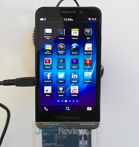 Smartphone Blackberry Quad Core Pertama Luncur di Indonesia 2 Blackberry Z30