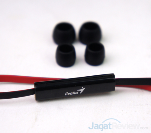 Hands-On Review: Headphone Genius HS-M230 – Siap Menjadi Teman Setia di Perjalanan 5 Microphone yang terpasang pada kabel, dan menjadi satu dengan tombol untuk kemudahan men-switch menerima telepon.