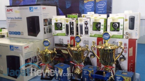 AOCT 2013 Nasional: Jawara Overclocking Amatir Telah Didapatkan! 1 Tumpukan hadiah untuk juara 1, 2, dan 3 AOCT 2013 Nasional.