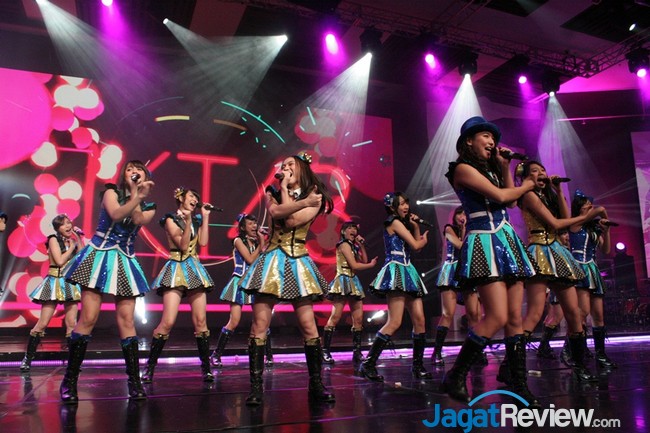 Yahoo OMG! Awards 2013: Ajang Penghargaan Bertabur Bintang 2 Foto 6 - JKT 48