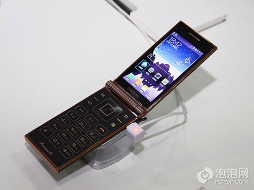 Samsung W2014 Flip-Phone Berprosesor Snapdragon 800 1 gsmarena_001