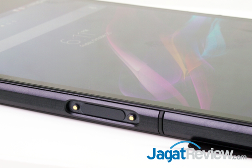 Review Sony Xperia Z Ultra: Android Layar Besar Tahan Air dengan Kinerja Tinggi 14 sony xperia z ultra docking pins