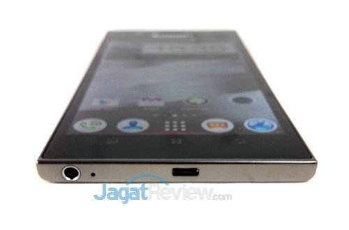 Lenovo K900 - Bagian Bawah