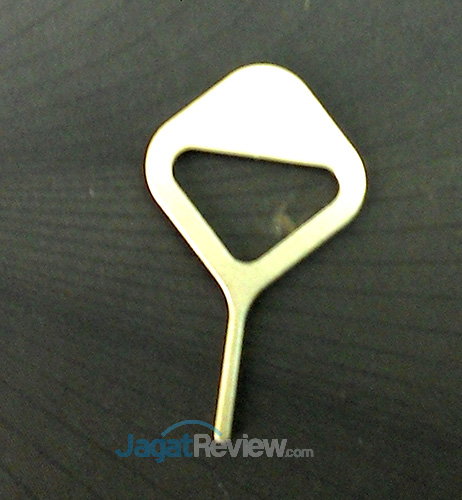 Review Lenovo K900: Smartphone Intel yang Kencang dan Murah 12 microSIM Pin