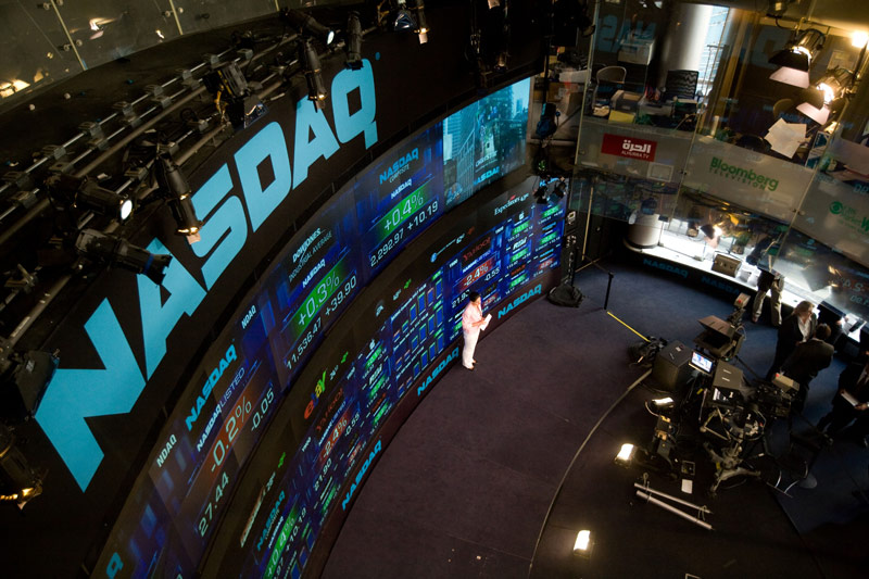 Saham Perusahaan Teknologi Capai Titik Tertinggi Baru di NASDAQ 2 NASDAQ MarketSite Broadcast Data Monitoring Broadcast Video Walls Image1