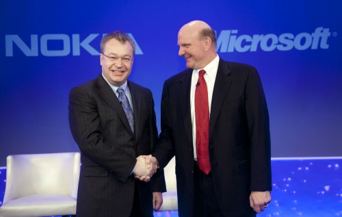 China Siap Setujui Akuisisi Nokia oleh Microsoft 1 Nokia CEO Stephen Elop and Microsoft CEO Steve Ballmer announce plans for a broad strategic partnership to build a new global mobile ecosystem at a press conference in London, UK February 11, 2011. Nokia and Microsoft plan to form a broad strategic partne