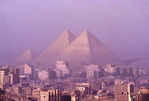 Tumpukan Sampah Elektronik akan Setara 11 Piramida Giza 2 Piramida Giza