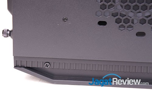 Review HAF Stacker 915F: Casing Gaming Untuk Sistem Mini-ITX 19 Anda dapat melepaskan kaki casing bagian bawah dengan melepaskan 4 buah baut seperti pada gambar