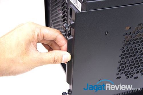 Review HAF Stacker 915F: Casing Gaming Untuk Sistem Mini-ITX 9 untuk membukanya Anda dapat menarik bagian handle pada  samping casing ke arah belakang