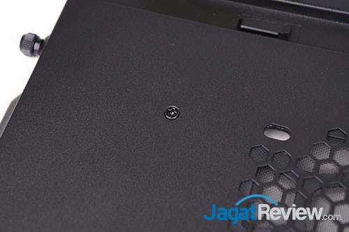 Review HAF Stacker 915F: Casing Gaming Untuk Sistem Mini-ITX 12 Anda dapat membuka Dust Filter ini dengan melepaskan 4 buah baut