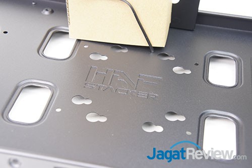 Review HAF Stacker 915F: Casing Gaming Untuk Sistem Mini-ITX 6 Bagian ini dapat Anda gunakan untuk menaruh Storage Anda