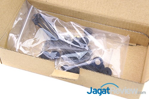 Review HAF Stacker 915F: Casing Gaming Untuk Sistem Mini-ITX 2 Seluruh peralatan dijadikan 1 kantung plastik