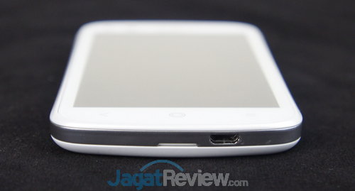 Sementara di bawah ada slot microUSB.