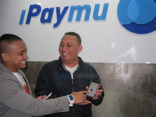iPaymu Berbasis QR Code - Transaksi Online Jadi Makin Mudah 2 Kukuh Tutuko (Kiri) dan Riyeke Ustadiyanto (Kanan)