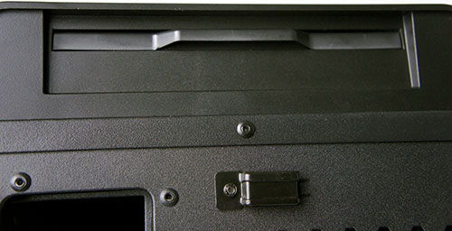 Hands-On Review Thermaltake Urban S31: Lengkap Dengan Dock Hard Disk! 12 Terdapat dibagian atas sisi belakang