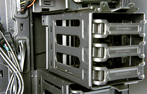 Hands-On Review Thermaltake Urban S31: Lengkap Dengan Dock Hard Disk! 40 Lalu Anda dapat menariknya ke arah luar casing