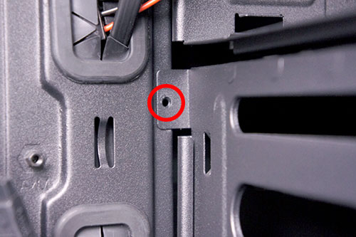 Hands-On Review Thermaltake Urban S31: Lengkap Dengan Dock Hard Disk! 42 Untuk menambah keamanan Anda dapat memberikan baut tambahan pada bagian ini