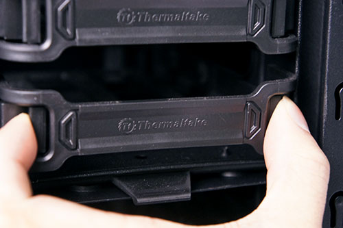 Hands-On Review Thermaltake Urban S31: Lengkap Dengan Dock Hard Disk! 34 Tekan ke arah tengah