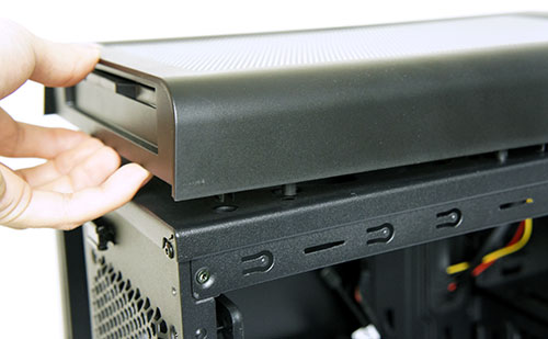 Hands-On Review Thermaltake Urban S31: Lengkap Dengan Dock Hard Disk! 45 lalu angkat ke arah atas casing *untuk beberapa kasus mengangkat penutup ini agak keras*