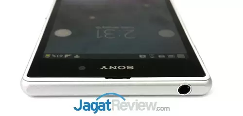 Review Sony Xperia Z1: Smartphone Android Tahan Air Terbaik 11 Sony Xperia Z1 - Bagian Atas