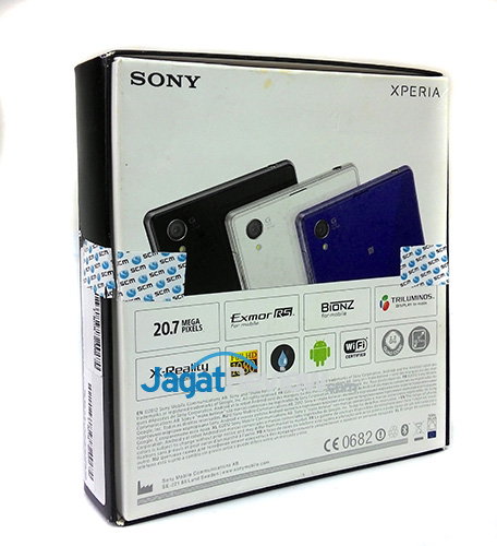 Review Sony Xperia Z1: Smartphone Android Tahan Air Terbaik 4 Sony Xperia Z1 - Kemasan Belakang