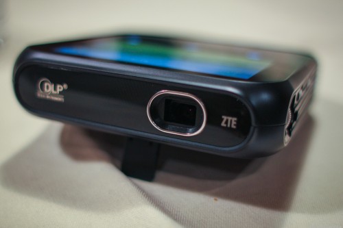 ZTE Tawarkan Hotspot Projector 1 zte-projector-hotspot