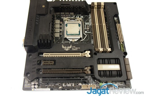 Review ASUS Gryphon Z87: Motherboard Tangguh dari Asus 2 ASUS Gryphon dengan Armor kit, menambah  gahar penampilan  motherboard ini.