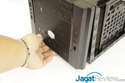 Hands-On Review Cooler Master Elite 130: Casing Mini-ITX Yang Mendukung Water Cooling Compact 1 Sebelum memasukkan komponen penyusun sistem ke dalam casing, ada baiknya Anda membuka bagian depan.