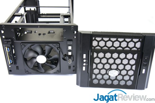 Hands-On Review Cooler Master Elite 130: Casing Mini-ITX Yang Mendukung Water Cooling Compact 2 Melalui bagian depan, Anda bisa mengakses kipas pendingin di bagian depan. Bila Anda ingin menggunakan watercooling compact, Anda bisa melepas kipas tersebut dan menggantinya dengan radiator.