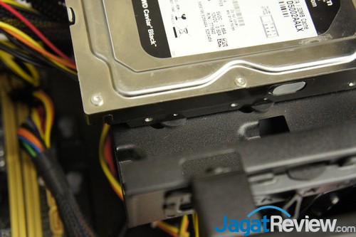 Hands-On Review Cooler Master Elite 130: Casing Mini-ITX Yang Mendukung Water Cooling Compact 12 Posisi harddisk 3.5