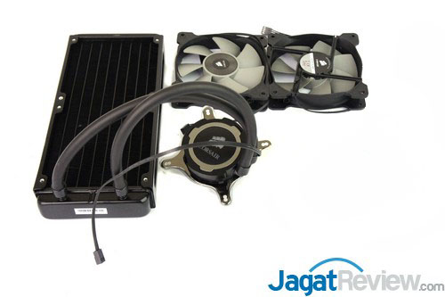 Review Corsair Hydro Series H105: Water Cooling dengan Penampilan Baru Dan Radiator Lebih Tebal 2 Hydro Series H105 dan dua kipas yang menyertainya.