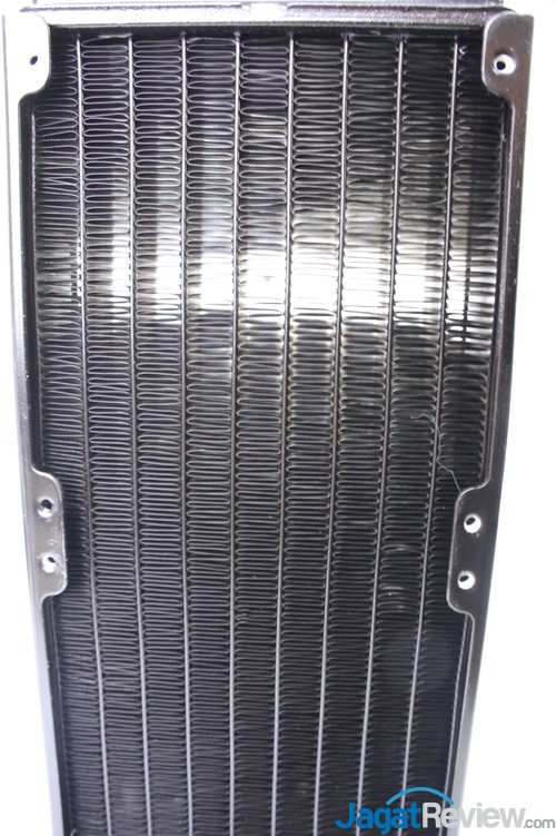 Review Corsair Hydro Series H105: Water Cooling dengan Penampilan Baru Dan Radiator Lebih Tebal 11 Kerapatan sirip radiator H105.