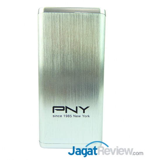 Review Power Bank PNY Power-T82: Desain Tipis dengan Daya Besar 3 tampak depan