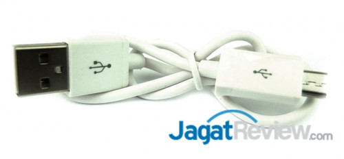 Review Power Bank PNY Power-T82: Desain Tipis dengan Daya Besar 9 kabel USB-micro USB