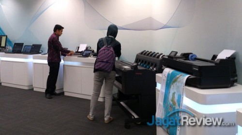 Demo Room, salah satu bagian dari service center HP di Mall Kota Kasablanka yang bisa digunakan pelanggan untuk mencoba merasakan kemampuan produk-produk HP.