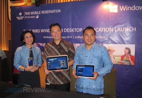 Kiri-Kanan: Noni Purnomo, Presiden Direktur Blue Bird Group Holding; Lucky Gani, Business Group Head, Windows Division, Microsoft Indonesia; Tony Andrianto, Senior Manager Corporate Image Blue Bird Group