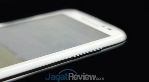 Review Lenovo A516: Smartphone Android Terjangkau Berdesain Premium 16 Lenovo A516 Slot dan Tombol 1