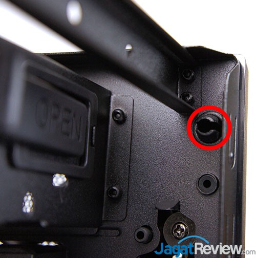 Preview Casing Cooler Master Elite 130 33 Untuk melepaskan bagian depan Anda cukup membuka 4 buah kait pengunci seperti pada gambar