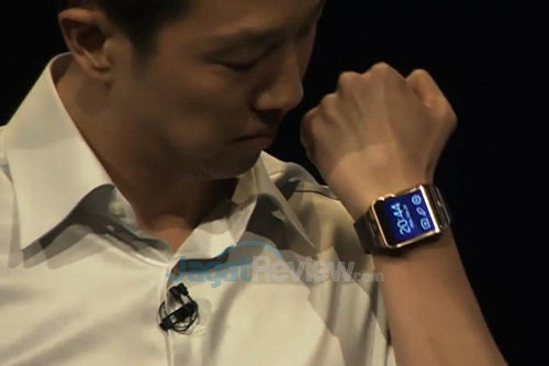 Samsung Galaxy Gear 2 on hand