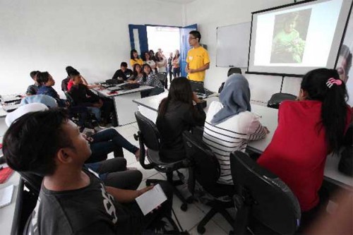 Accenture Dukung Strategi IT YCAB 1 Salah satu kegiatan YCAB di Rumah Belajar YCAB. *sumber: http://www.ycabfoundation.org