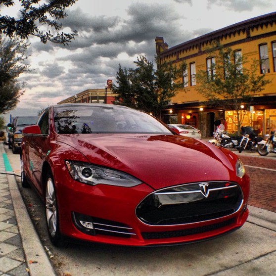 Peneliti Temukan Cara Sabotase Sistem Autopilot Tesla 12 tesla model s