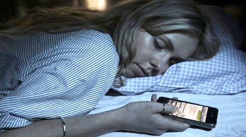 Penggunaan Smartphone di Jam Tidur Berdampak Buruk 1 tidur