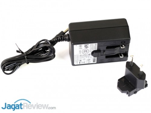 Hands-On Review D-Link DIR-868L: Router Wireless AC Berbentuk Unik 2 D-Link DIR868L (20)