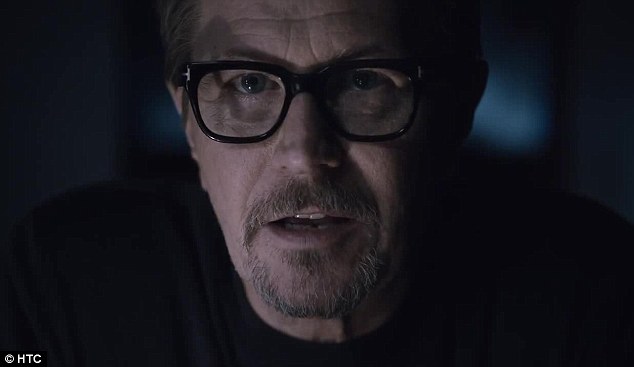 Gary Oldman Gantikan Robert Downey Jr. dalam Iklan HTC Terbaru 22 G oldman